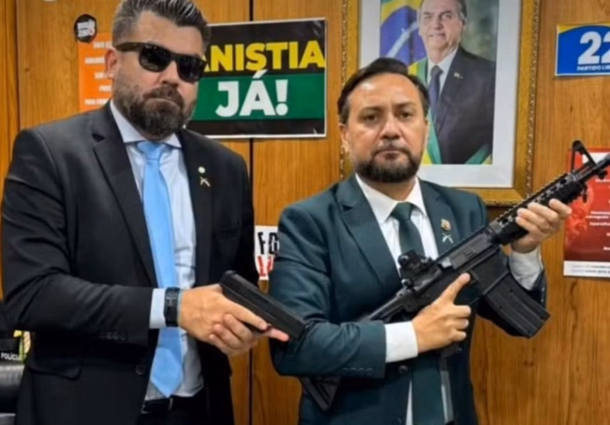 Rogério Correia e exige apreensão de armas em gabinete de bolsonarista na Câmara