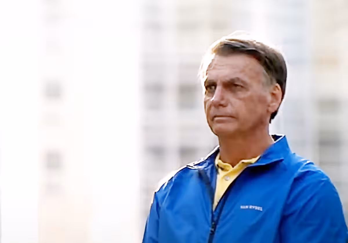 Bolsonaro ouve