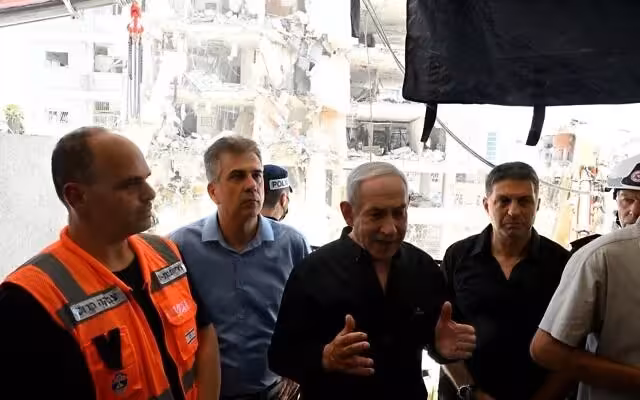 NETANYAHU em Bat Yam 15.6.2025 - Foto de Avi Ohayon/GPO/Times Of Israel