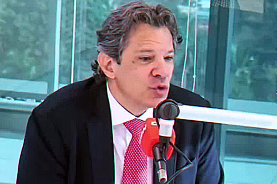 O ministro da Fazenda, Fernando Haddad, durante entrevista à rádio CBN |21.7.2025| Imagem reprodução X/@Haddad_Fernando/X