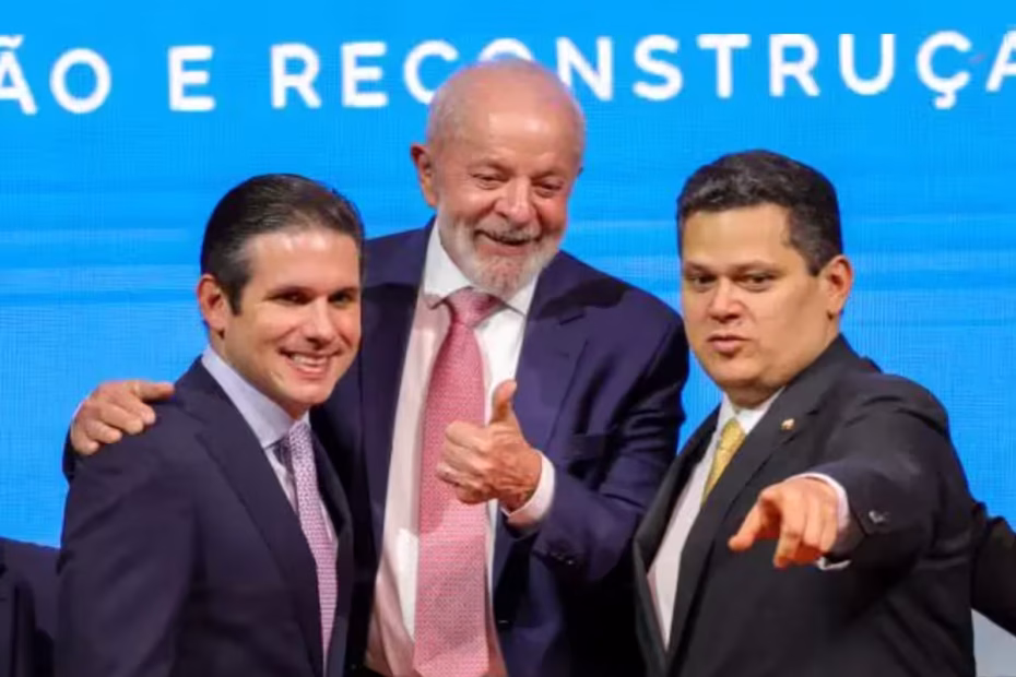 O presidente da Câmara, Hugo Motta, o presidente Luiz Inácio Lula da Silva e o presidente do Senado, Davi Alcolumbre | Foto: Fábio Rodrigues-Pozzebom/Agência Brasil