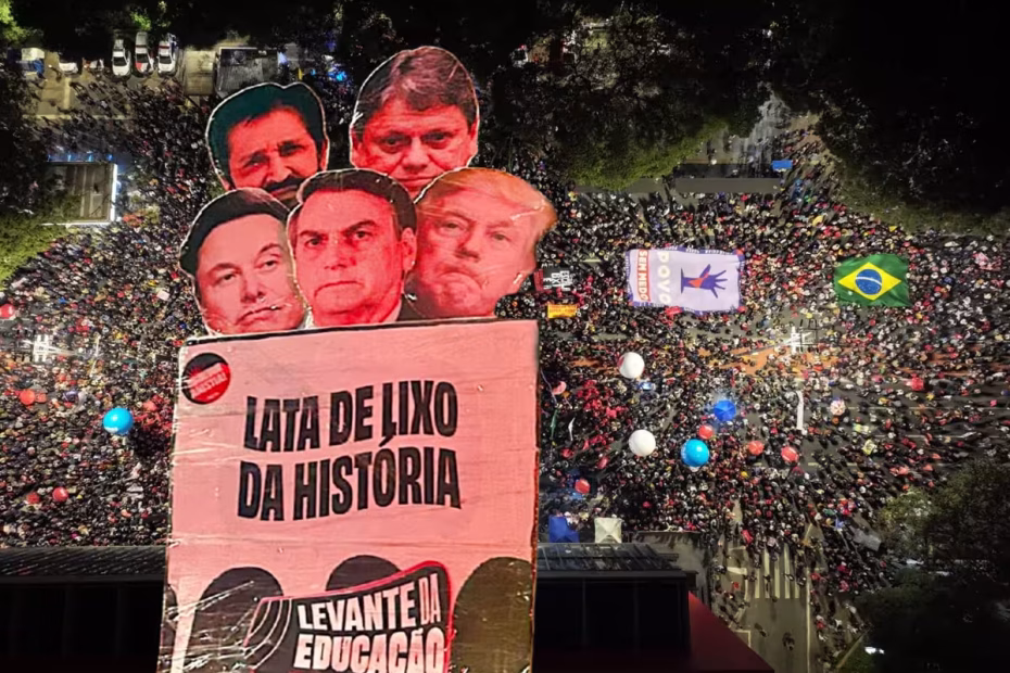 Avenida Paulista |10.7.2025| Imagem Monitor do Debate Político no Meio Digital USP | Cartaz com figuras políticas consideradas nefastas dentro da "lata de lixo da História" / Foto de Ana Mião/Poder360