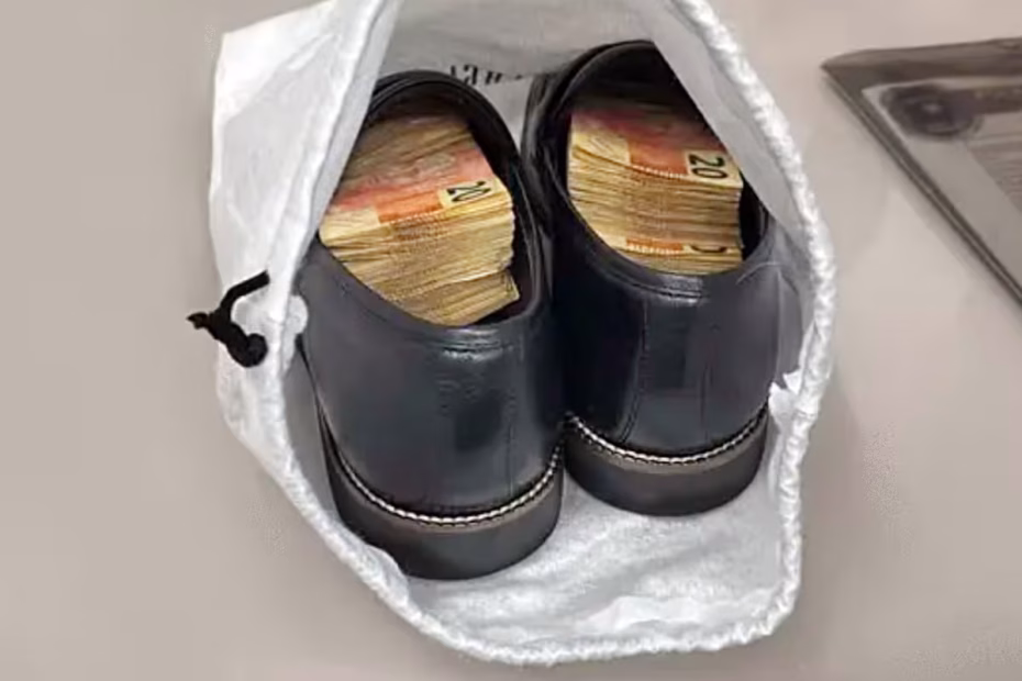 Sapato com dinheiro do ex-vereador Francisco Nascimento | Imagem divulgação/PF