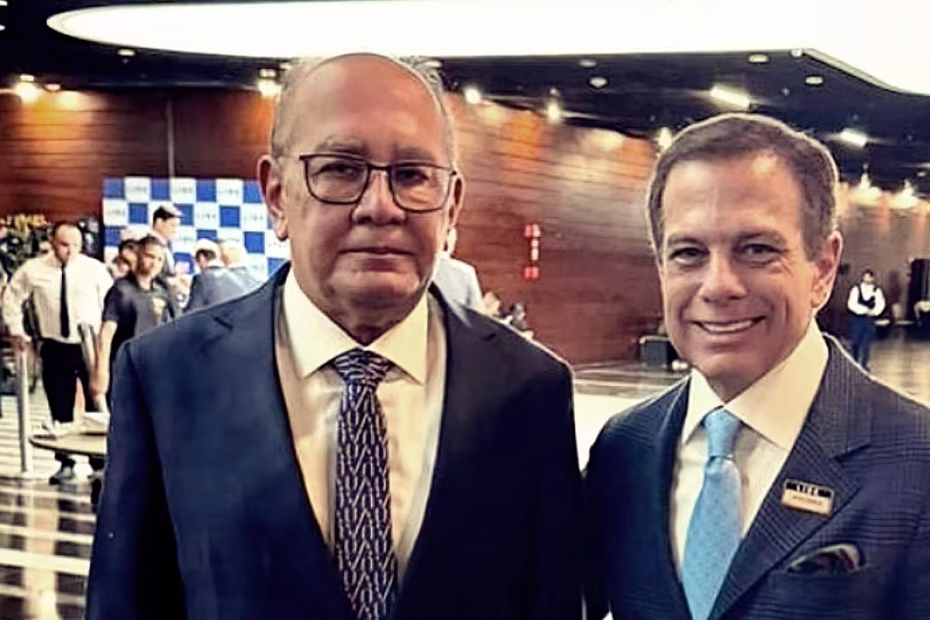O Ministro Gilmar Mendes, durante o Seminário Econômico e Jurídico do LIDE, em Brasília, com João Doria |27.8.2025| Imagem reprodução/Instagram