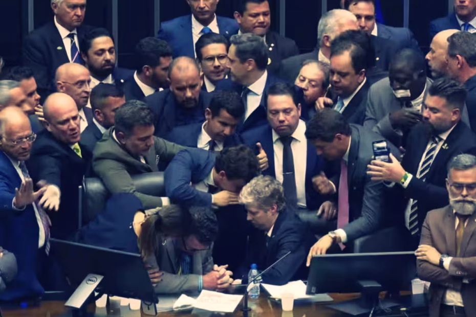 Tumulto na Mesa Diretora na Câmara dos Deputados | Foto reprodução/GloboNews