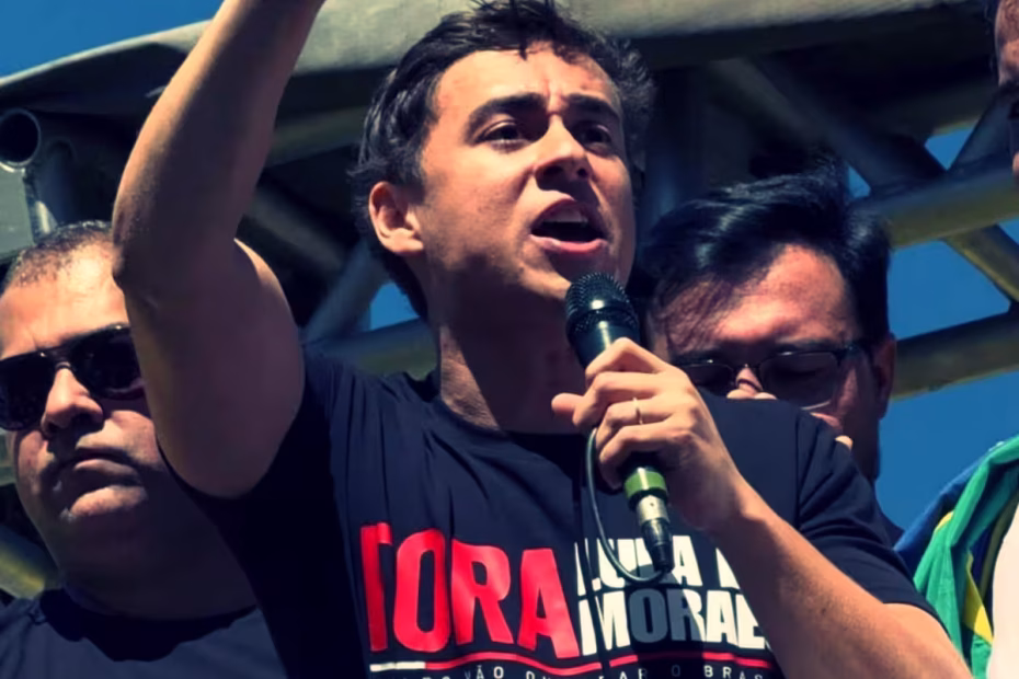 O deputado federal Nikolas Ferreira discursa para manifestantes em um ato pró-bolsonaro em Belo Horizonte, no início de agosto |3.8.2025| Imagem divulgação