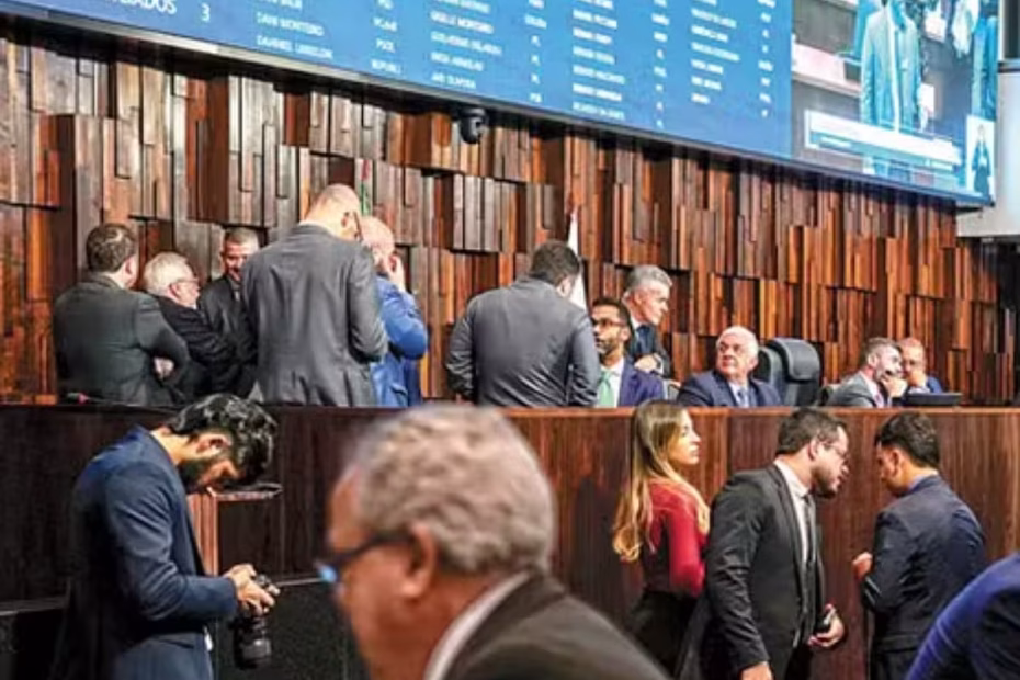 Deputados reunidos no plenário da Alerj / Foto: Thiago Lontra/divulgação/Alerj via O Globo