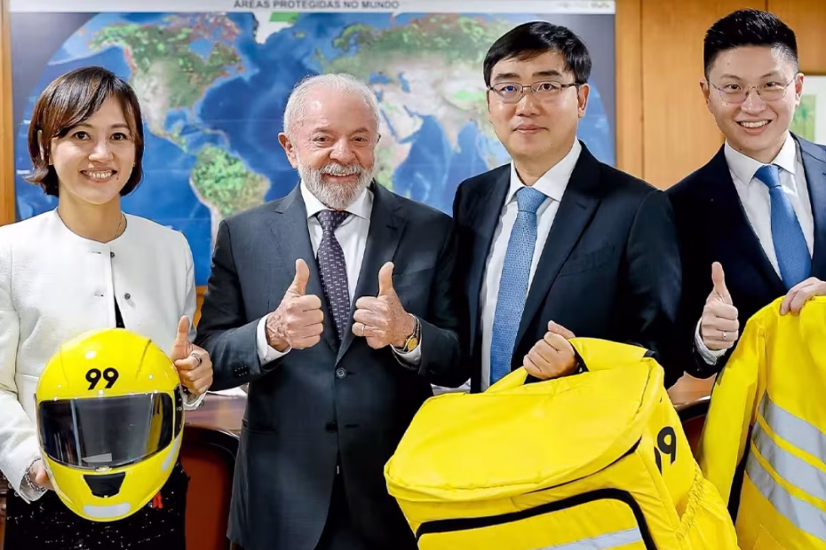 O Presidente Luiz Inácio Lula da Silva no Palácio do Planalto com representantes da 99, para o anúncio do investimento de R$ 2 bilhões na 99Food e a ampliação do serviço para 20 cidades |15.9.2025| Foto: Ricardo Stuckert