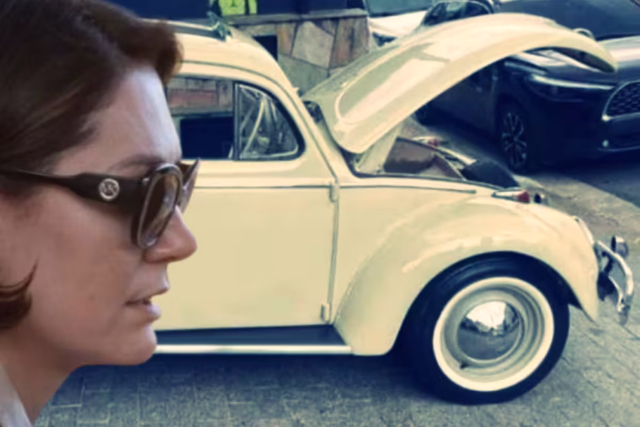 Michelle Bolsonaro e seu fusca / Imagens reprodução