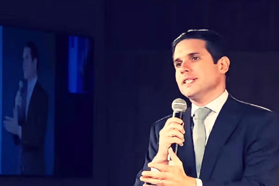 O presidente da Câmara dos Deputados, Hugo Motta, durante evento em São Paulo - 29.9.2025 - Imagem reprodução