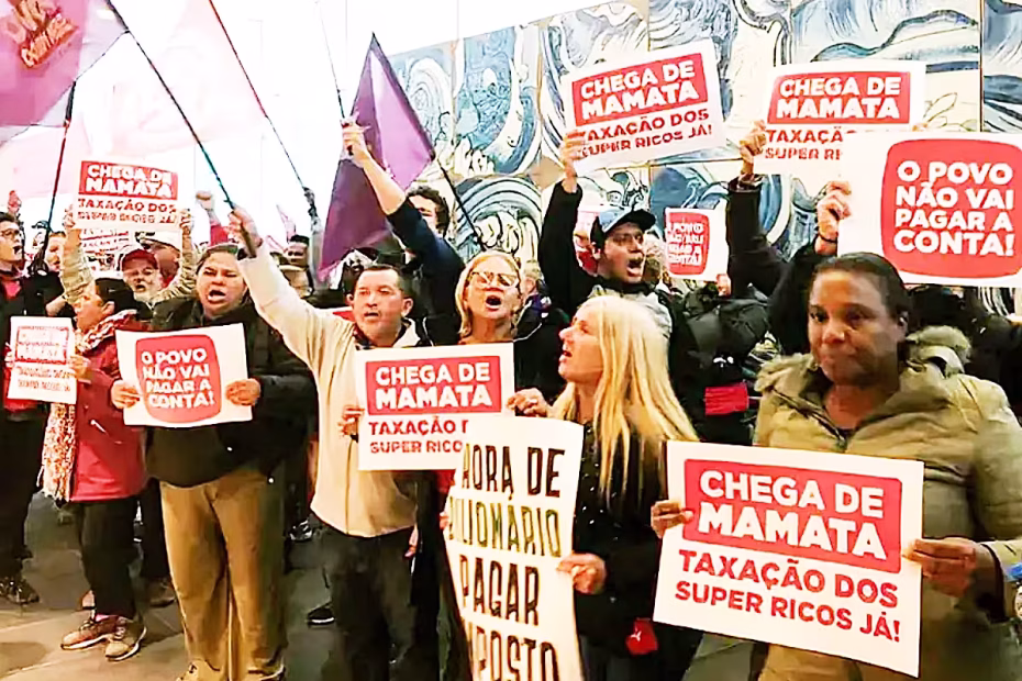 Frente Povo Sem Medo e Movimento dos Trabalhadores Sem-Teto (MTST) ocupam a sede do banco Itaú, na avenida Faria Lima, em São Paulo |3.7.2025| Imagem divulgação/FPSM