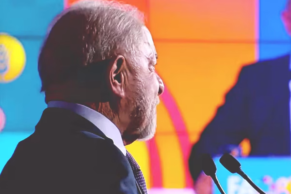 O Presidente Lula discursa no plenário do evento da FAO, na Itália 13.10.2025 Imagem reprodução World Food Forum