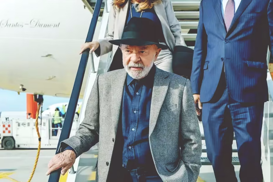 O presidente Luiz Inácio Lula da Silva desembarcando em Roma, na Itália | Foto: Ricardo Stuckert