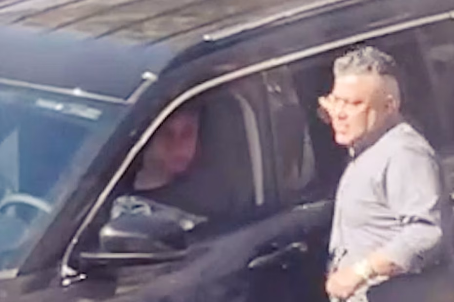 Imagens exclusivas do portal NDMais mostram Carlos Roberto Ferreira Lopes entrando em um veículo, que seria de Izalci Lucas / Reprodução NDMais