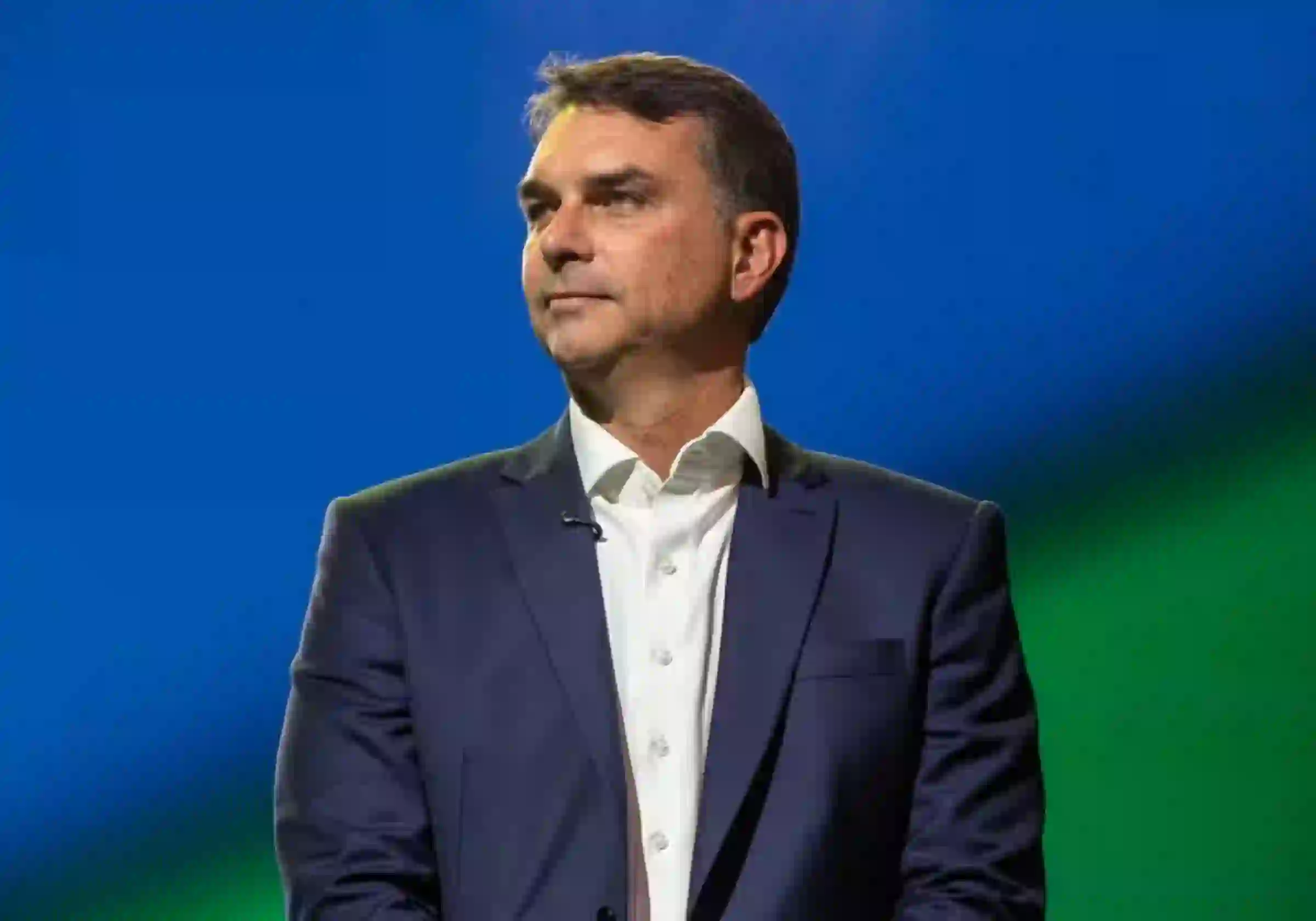 Mercado dá 60% a Flávio Bolsonaro; redes perguntam se é prev